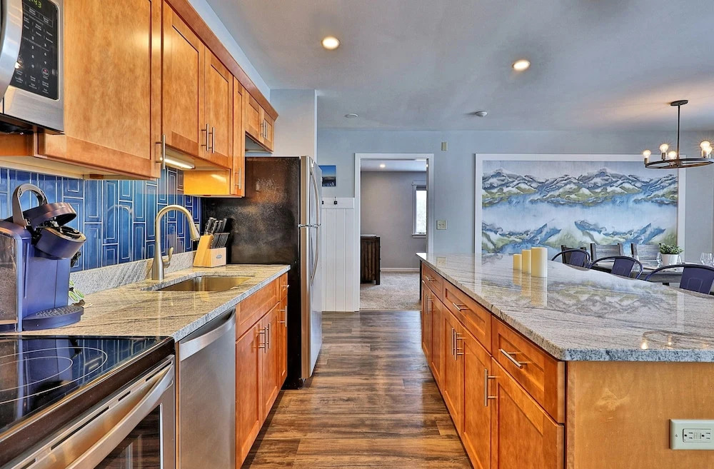 The Mountain Suite at Killington: New! Luxury Suite Sleeps 10