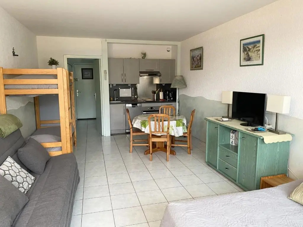 AS20085 - Studio spacieux avec piscine et parking commun