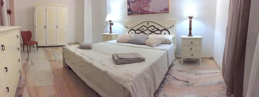 Le Rose Suite Apartments