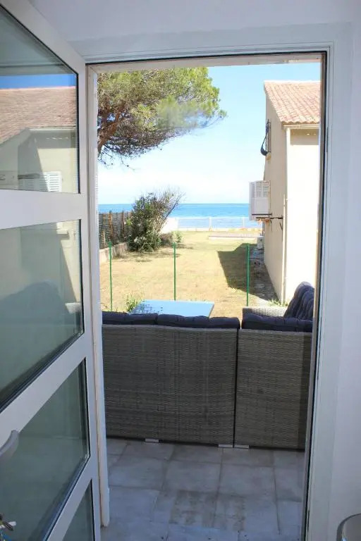 Villa au bord de mer, avec vue mer et accès plage