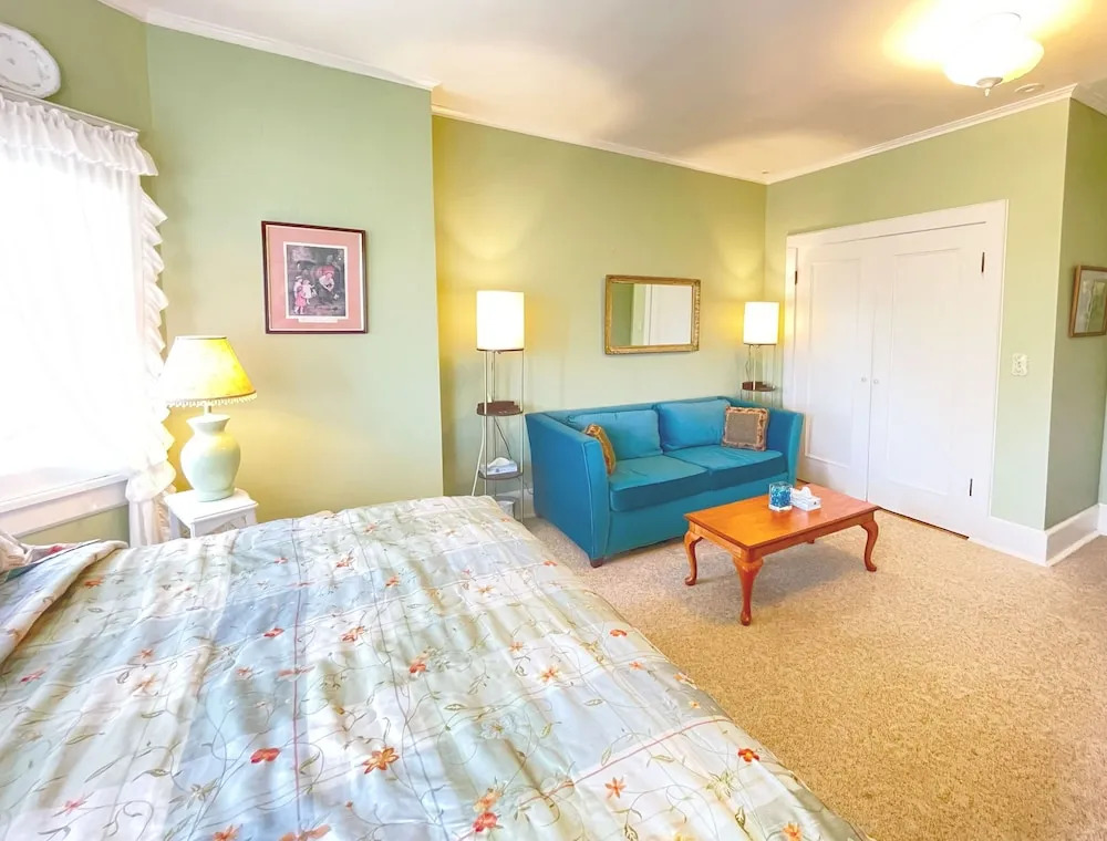 White Rose Inns & Motel