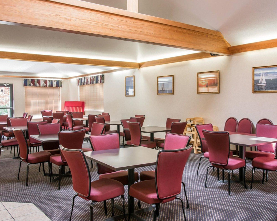 Country Inn & Suites by Radisson, Muskegon, MI