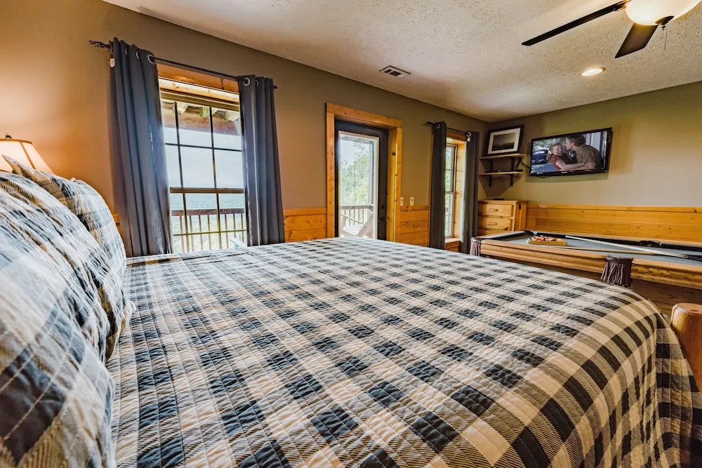 Ain't No Mountain High Enough 1 Bedroom Cabin by RedAwning