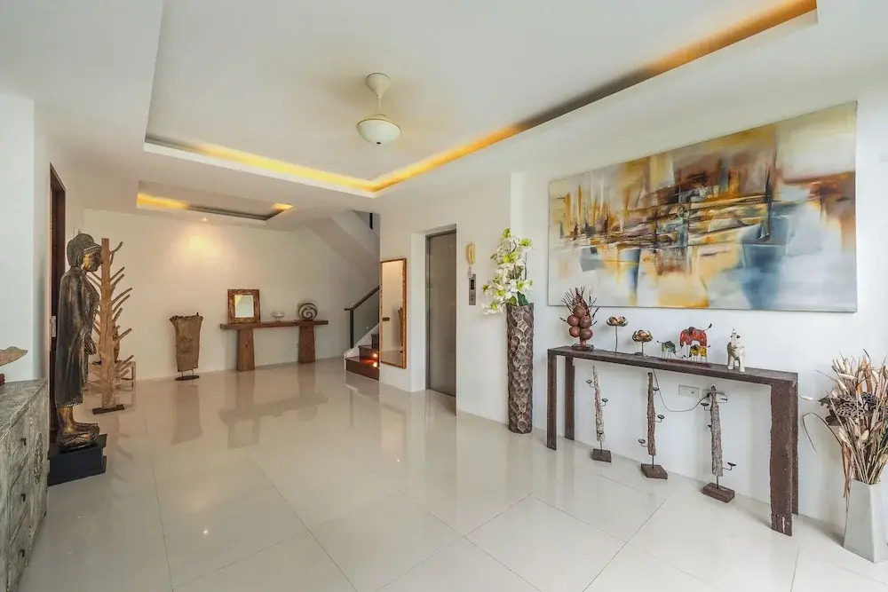 3BR Retreat Sea View V210