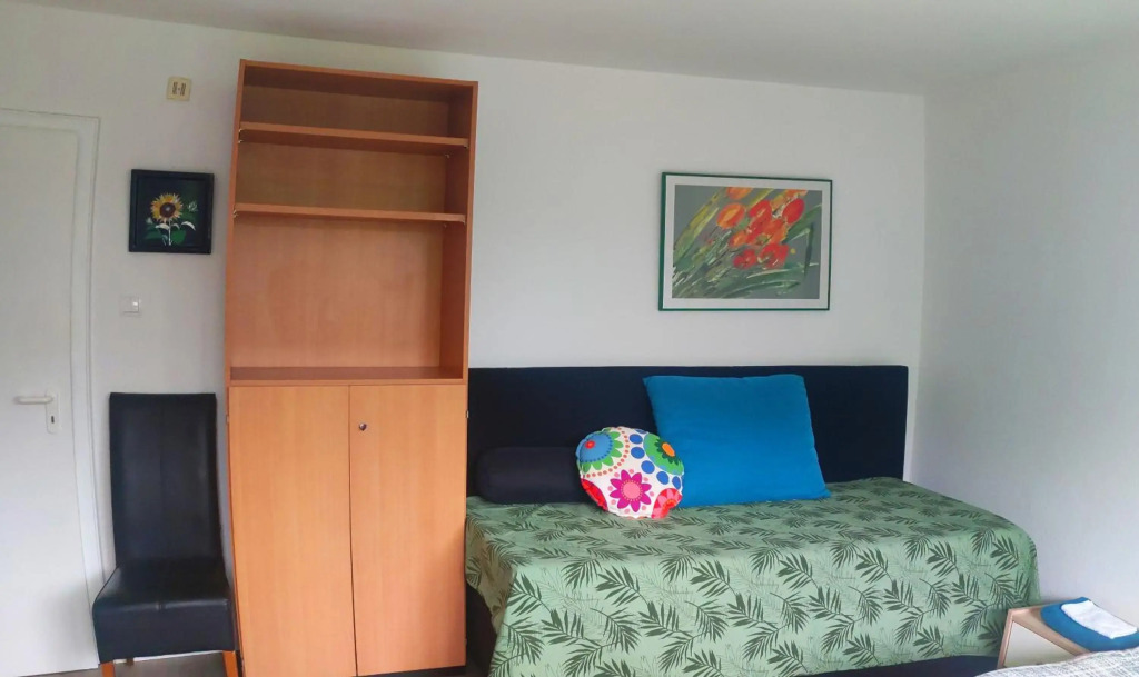 Uni, FH, Gesundheits Campus nähe, Zimmer mit Garten & Terrasse
