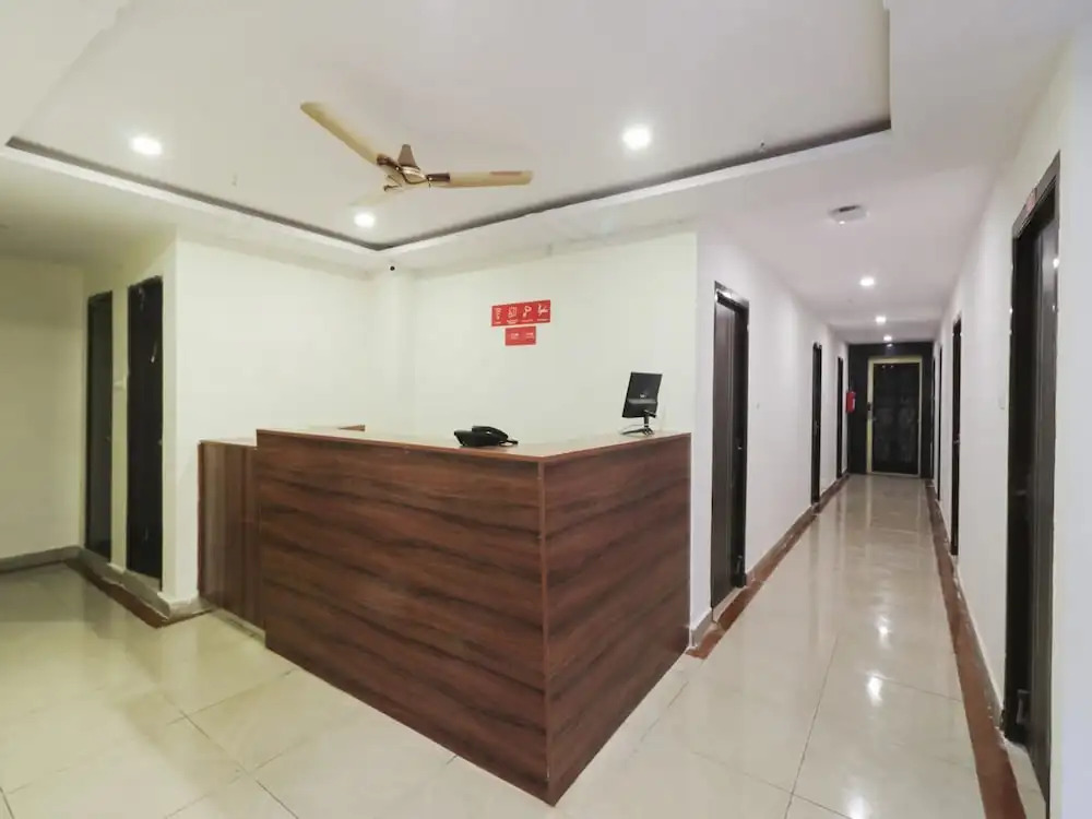 Sujatha Nirmala Convent Road by OYO Rooms