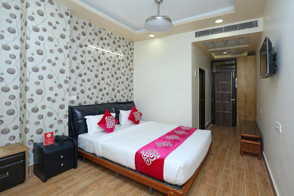 Capital O 16639 Hotel Shri Pushpraj