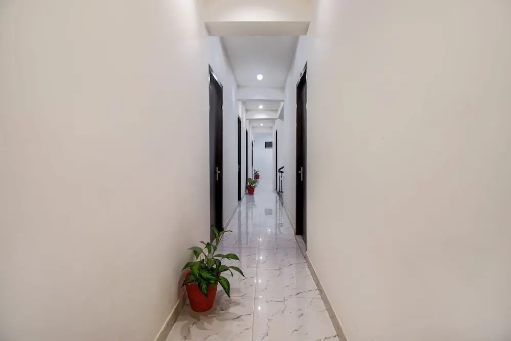 Itsy Hotels Om Pushp Residency