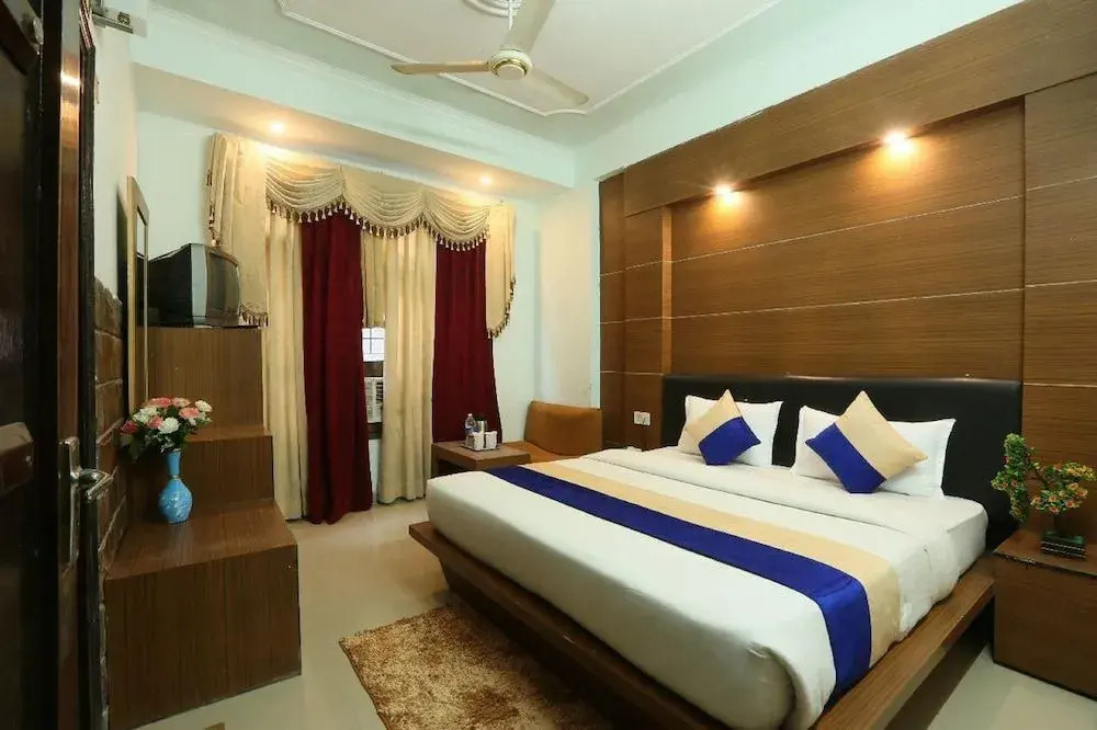Shalimar Lodge, "700 meter from Katra Bus Stand"