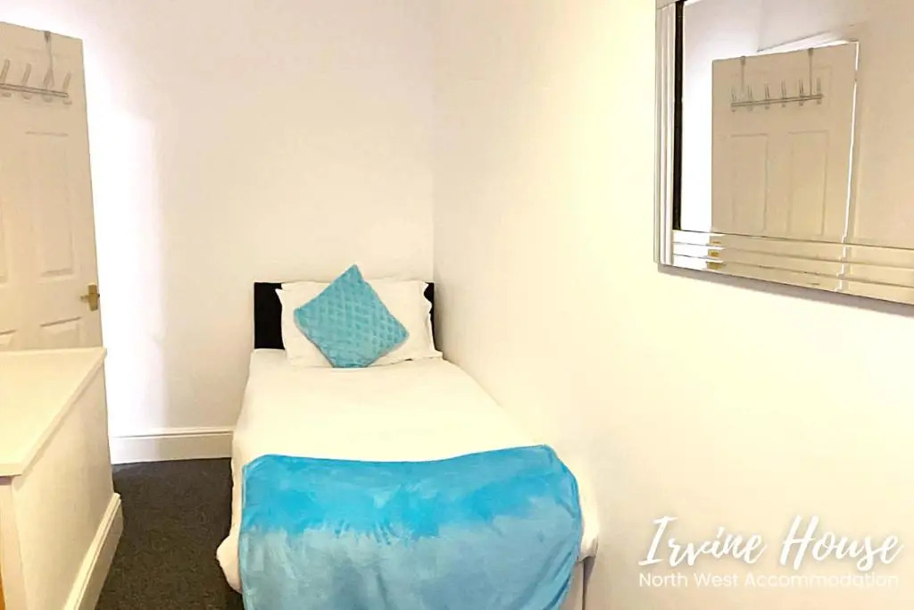 Leigh 2-Bedroom House Near Haydock & Wigan
