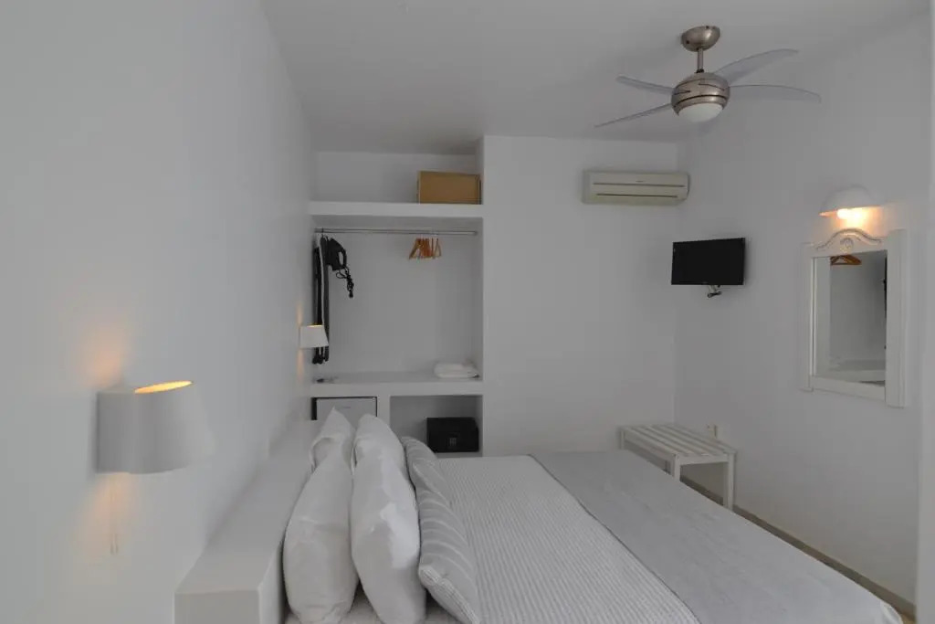 Artemis Hotel