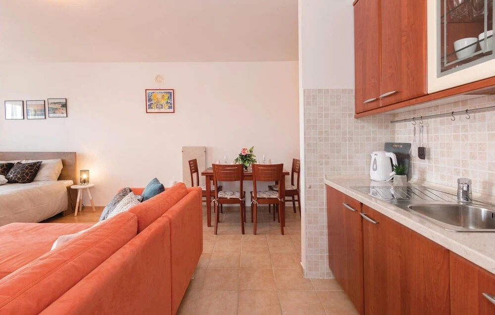 Nice Apartment in Liznjan With Wifi