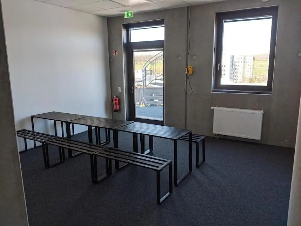 BUSINESS-MOTEL, free massage chairs, secure XL-Parking, 24h-Checkin