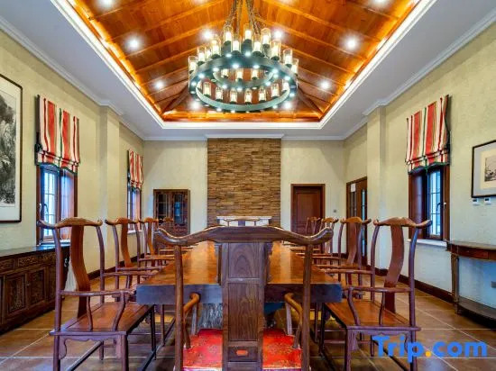 Deep in the mountains, Moon River Villa, a wild luxury holiday homestay