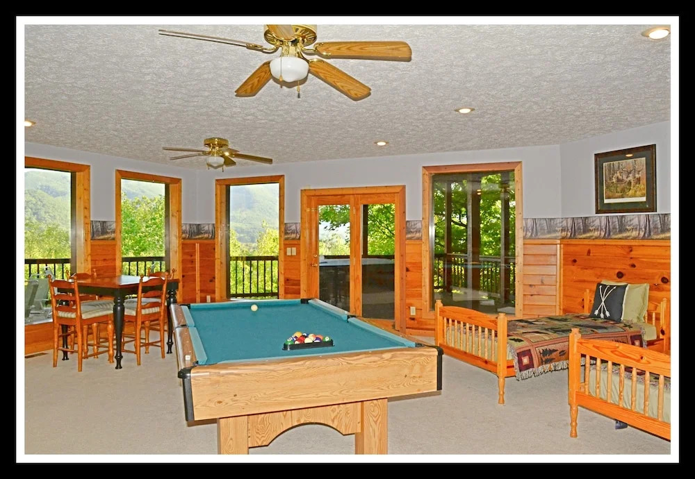 Mountain Tyme Lodge 5 Bedrooms 3 Bathrooms Cabin