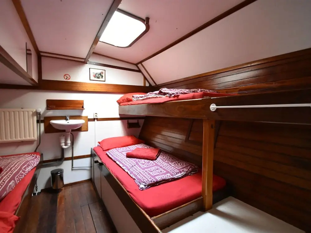Lovely Boat in Rotterdam With Private Terrace