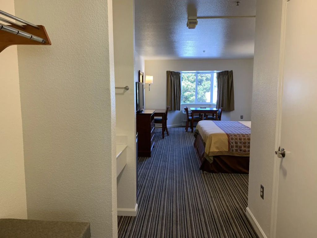 Airport Inn