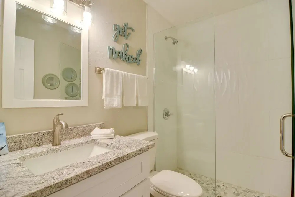 Ideally Located Palm Harbor Condo: Walk Downtown!