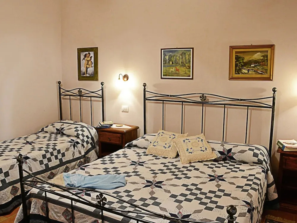 Country Cottage in Marche with Swimming Pool