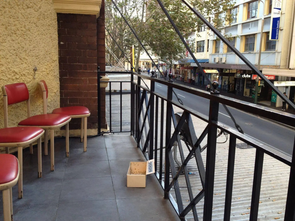 Central Perk Backpackers