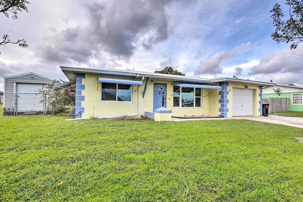 Port St Lucie Vacation Home w/ Lanai & Pool