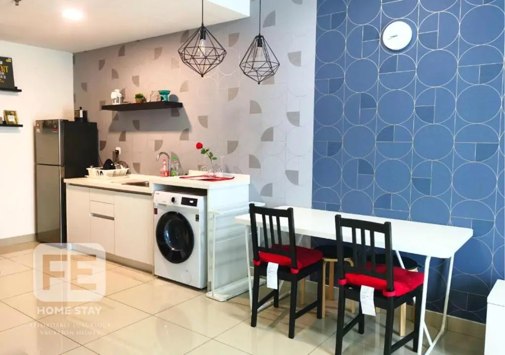 Netflix Wifi Trefoil Homestay Setia Alam FE Studo for 2 pax