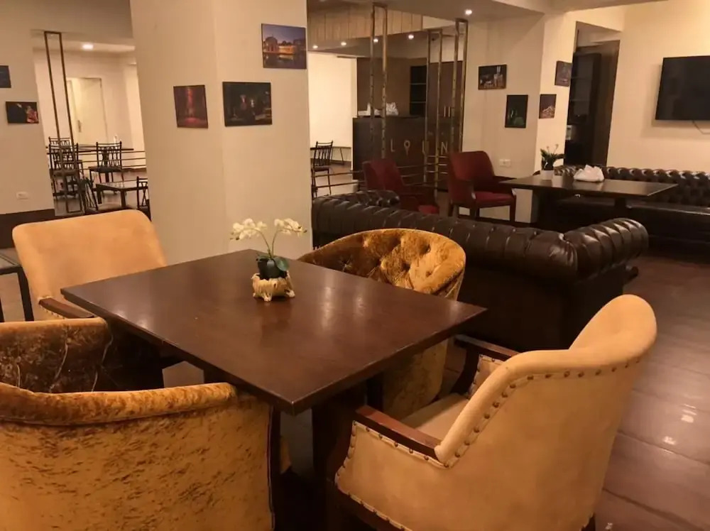 La Place Hotel