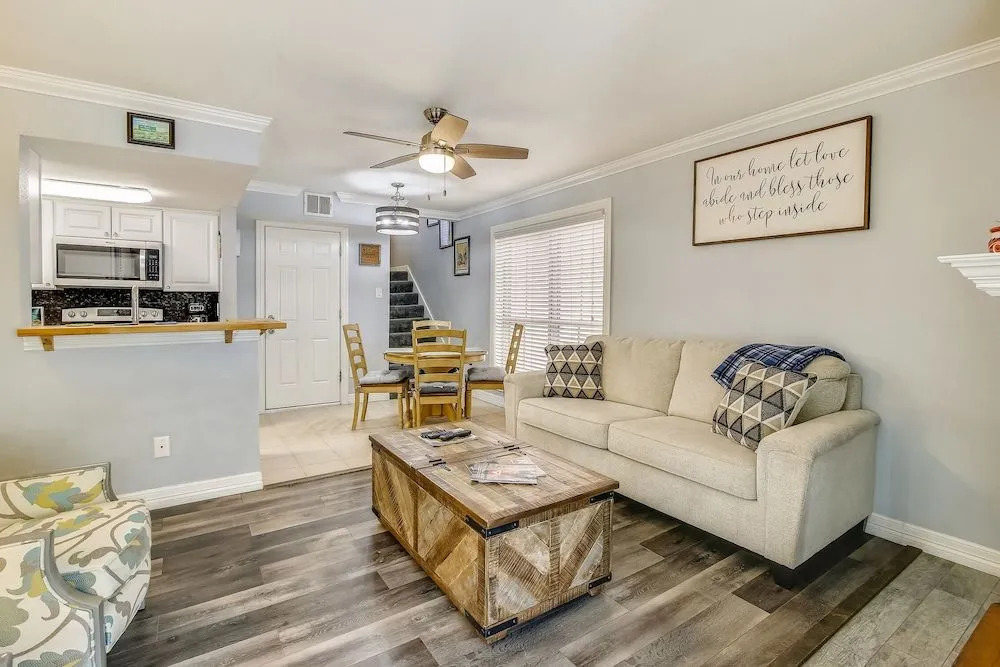 Palms at Cove View 1011-birder's Delight