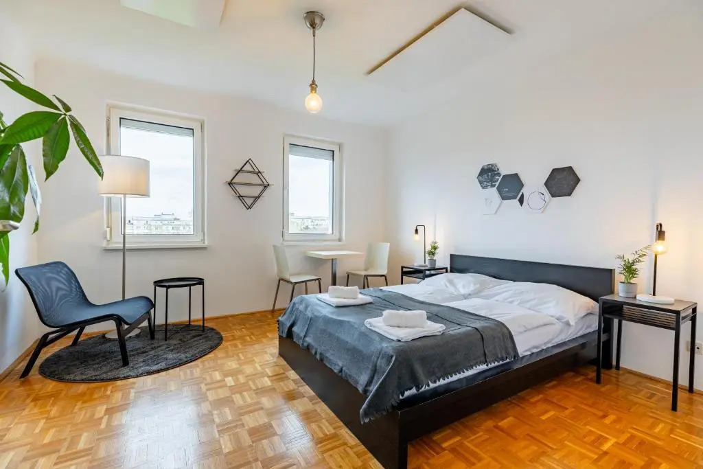 New with a View - Modern Studio