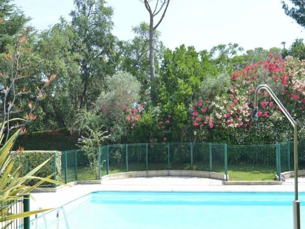 Studio in Saint-raphaël, With Pool Access and Furnished Terrace - 5 km