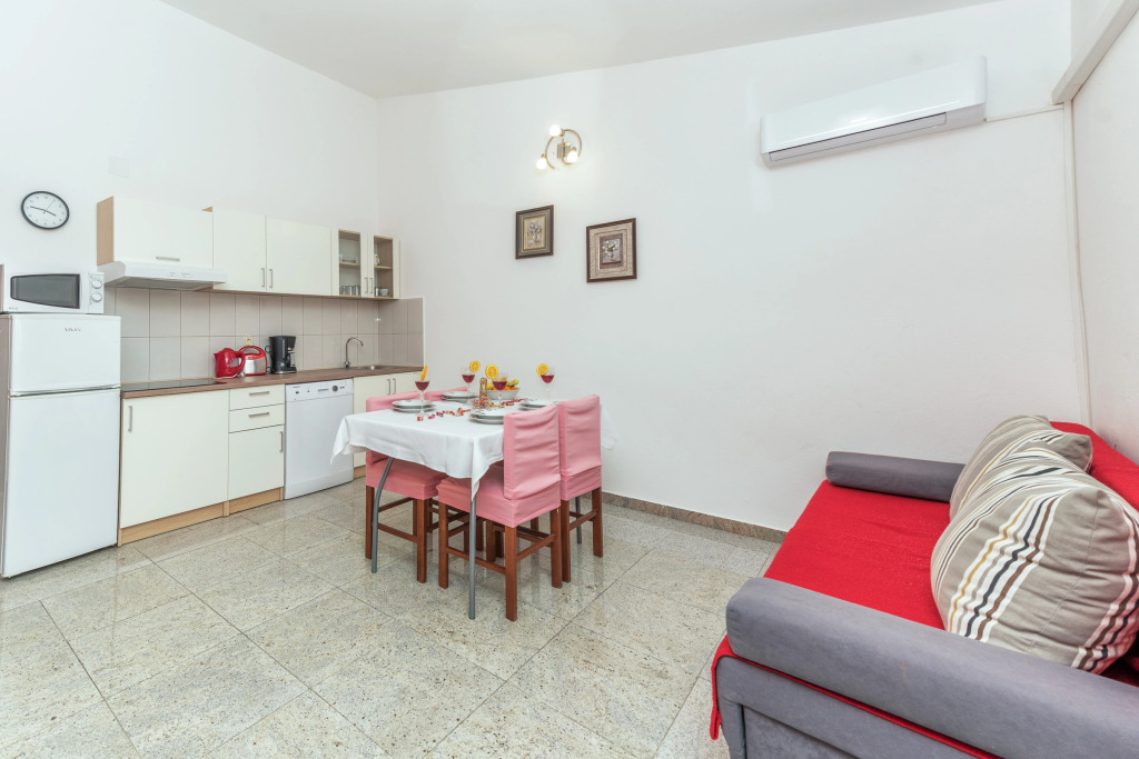 Cherry Apartment With Sea View