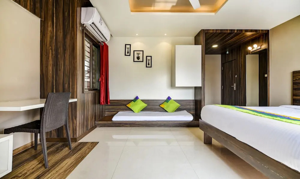 Hotel Sri Sai Suites