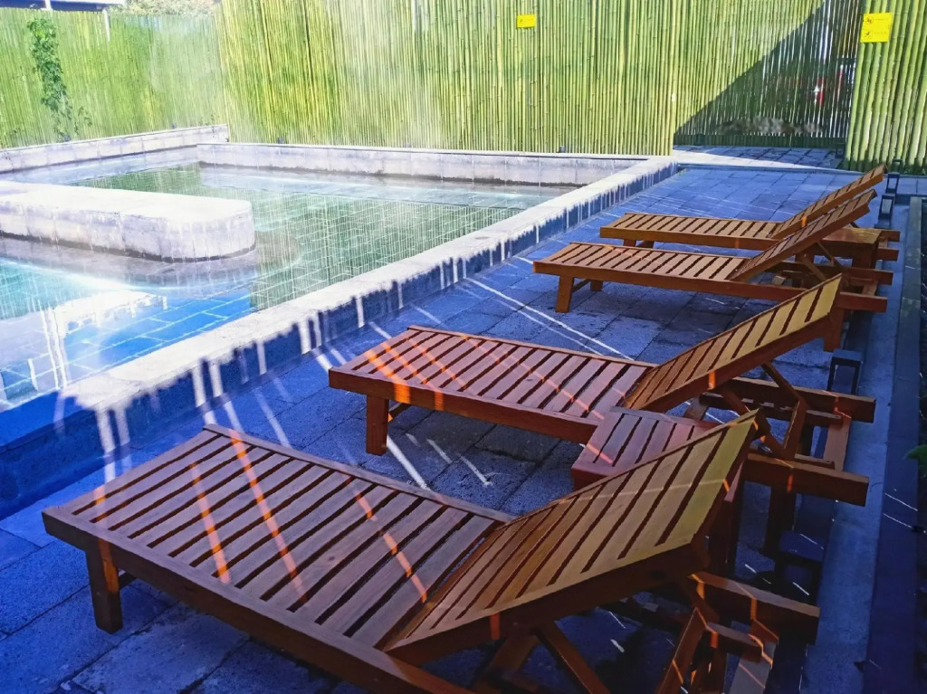 Mangshi Bailongshe Hotel (Dehong Mangshi Airport Dehong Mangshi Square Branch)