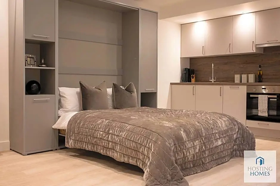 Modern Queen Street Apartment In The Heart Of Town 5