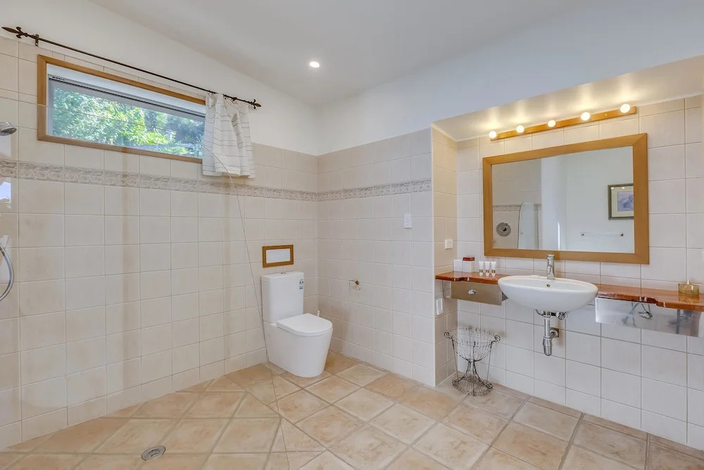 Absolute Beachfront Oneroa