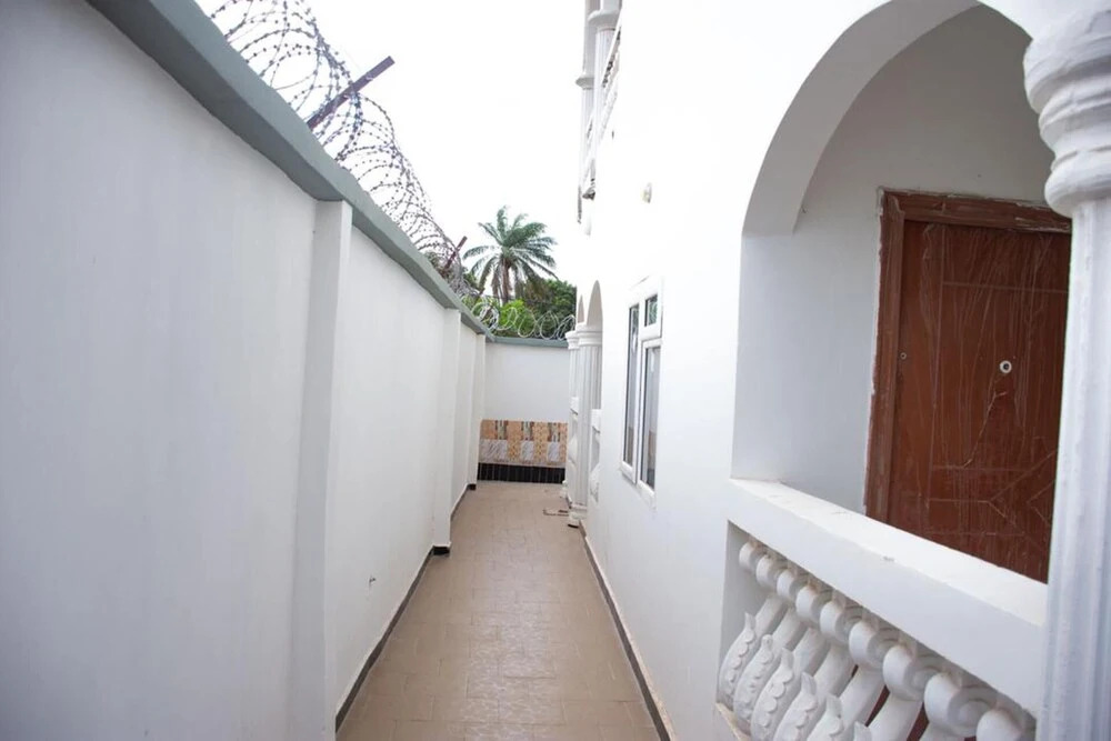 White House Luxury Mansion With a Difference