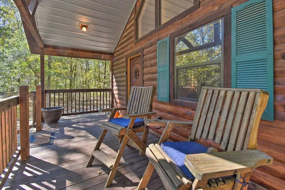 Broken Bow Hideaway w/ Hot Tub & Fire Pit!