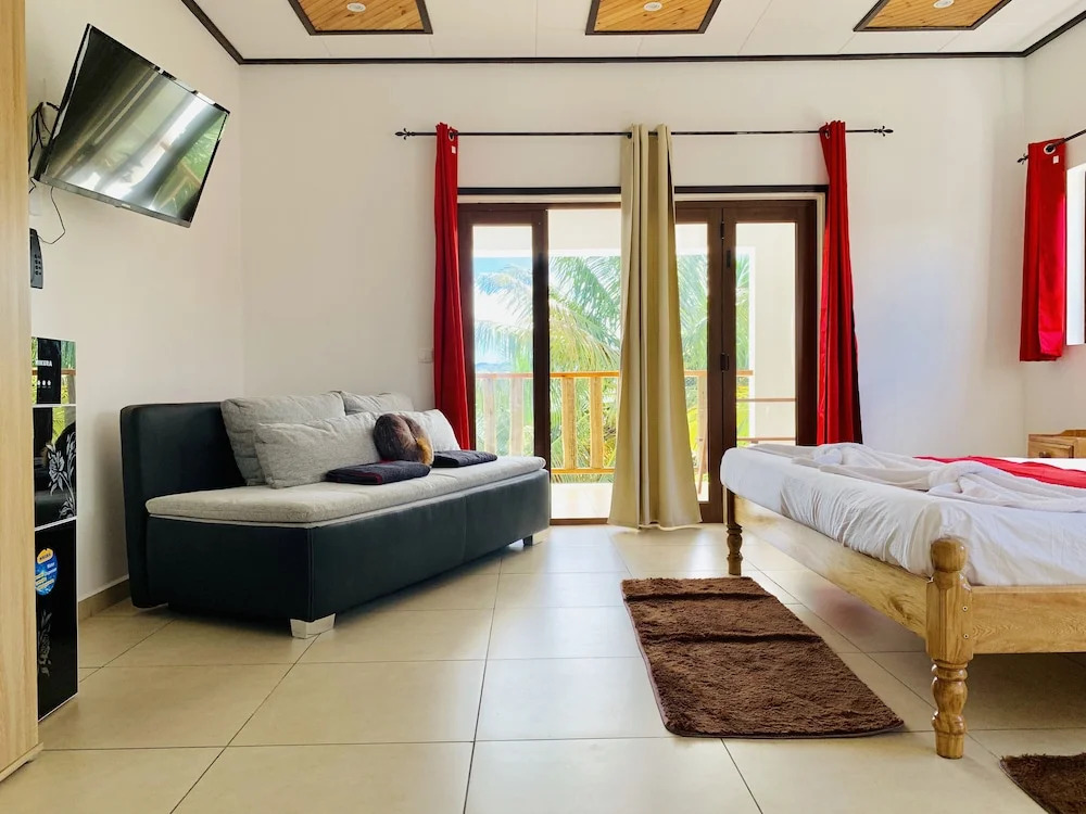 Le lagon bleu guest house by Hyde tide