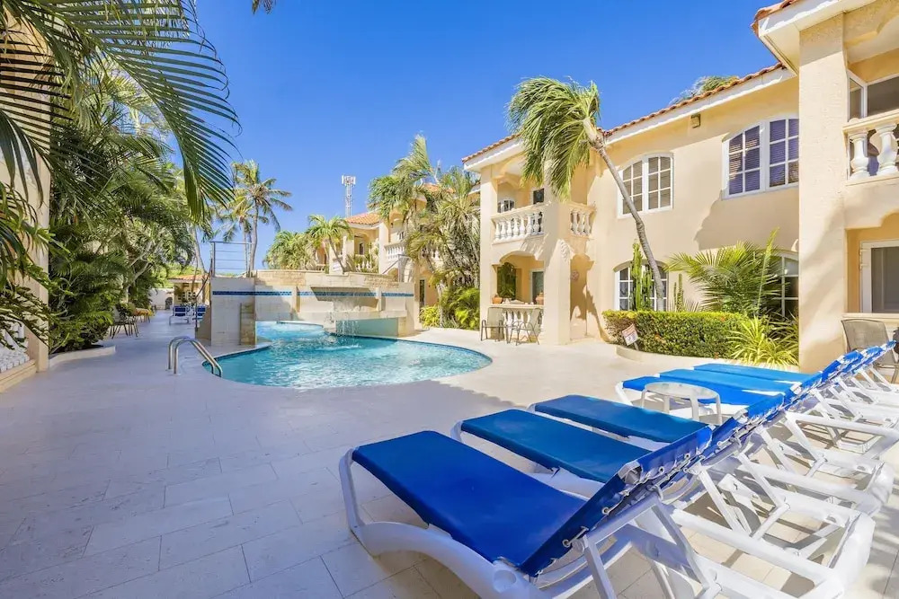 Cozy 1br1ba w Balcony Pool in Great Location