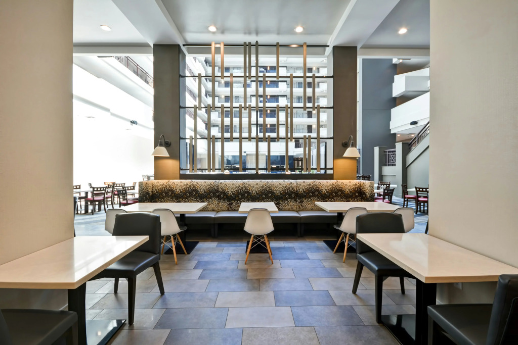 Отель Embassy Suites by Hilton Charlotte