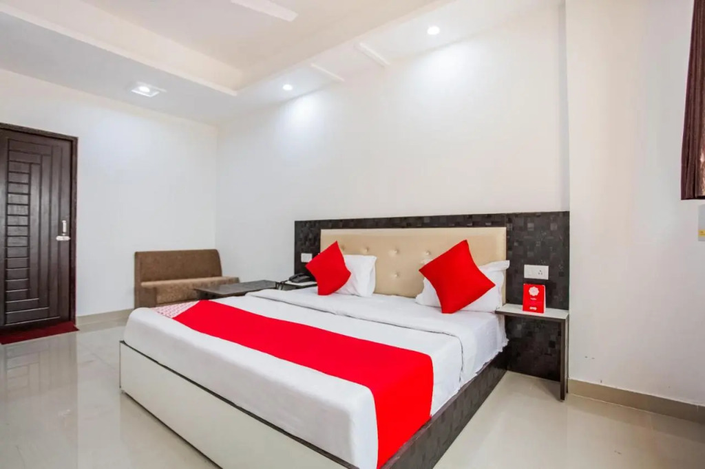 Capital O 42035 Hotel Raj Ganga