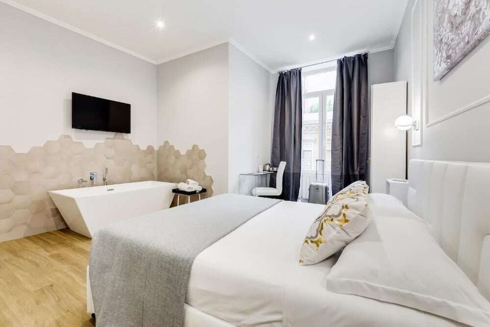 Opera Private Suites by Premium Suites Collection