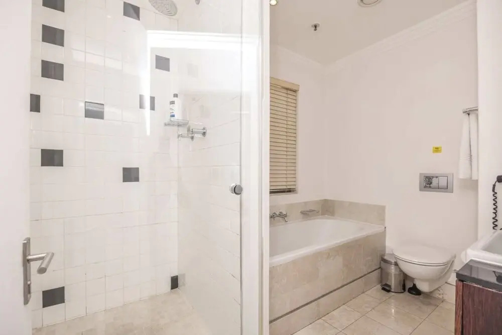 Central and Spacious 1 Bedroom Flat With Swimming Pool