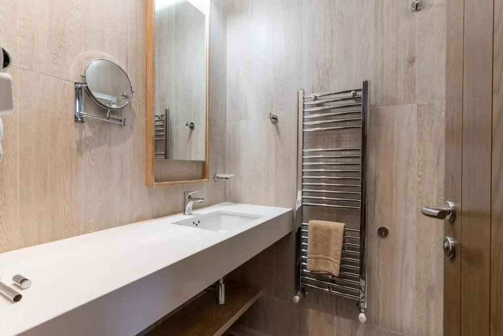 LYDIA suites and rooms