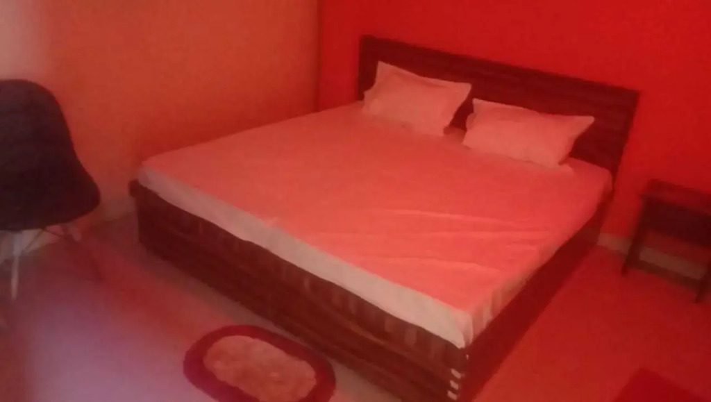 POP IAE488 Happy Hotel Taj Highway