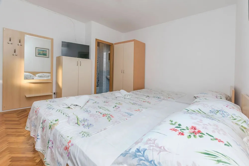 Apartments and Room Nevenka