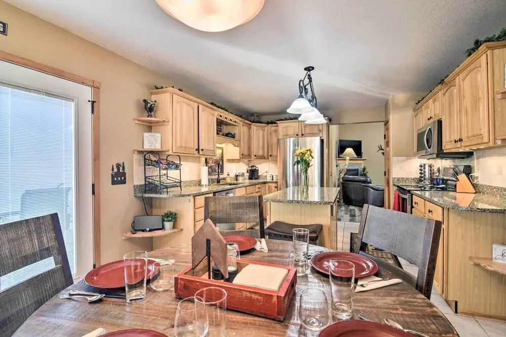 Family-friendly Home w/ Hot Tub: 1 Mi to Dtwn