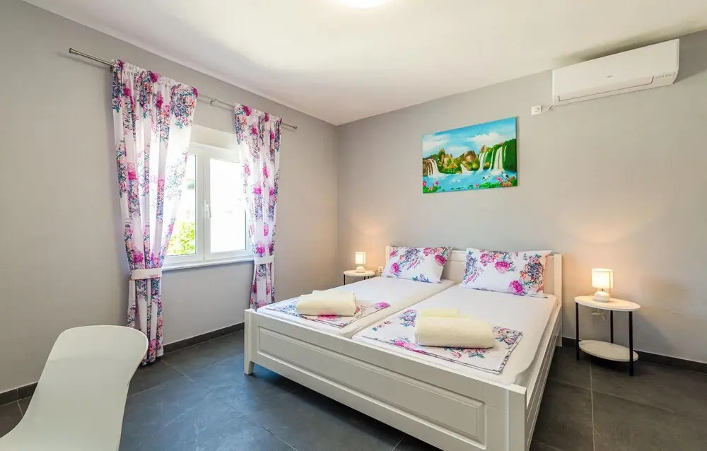 Amazing Home in Benkovac With Outdoor Swimming Pool, Wifi and 6 Bedrooms
