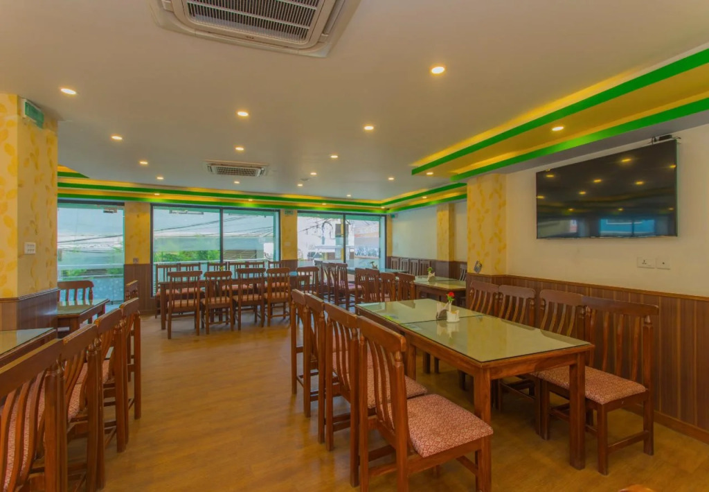 OYO 255 White Zambala Hotel