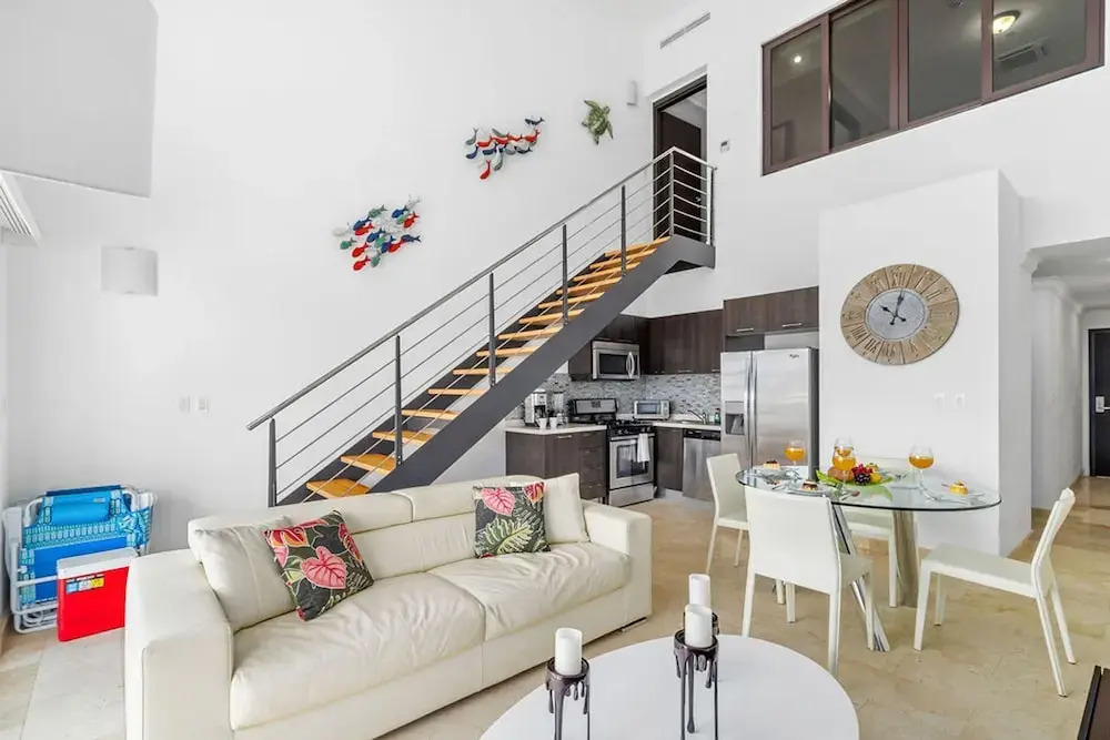 2BR 2BA Duplex w Amazing Views Pool Amenities